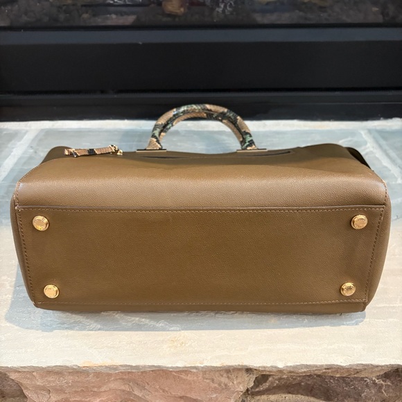 Henri Bendel RARE Large Gotham Snake Tote in Olive Brown - Picture 3 of 10